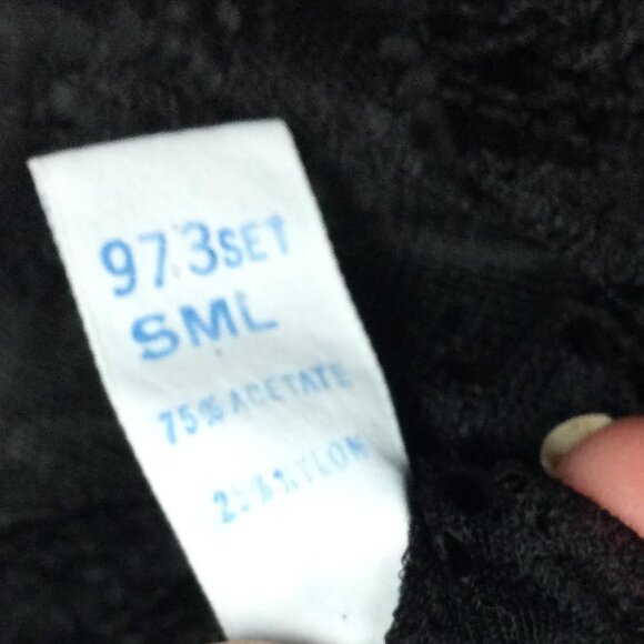 HUSFLIDEN Oslo Hand Knitted Nordic Wool Sweater - Picture 9 of 9